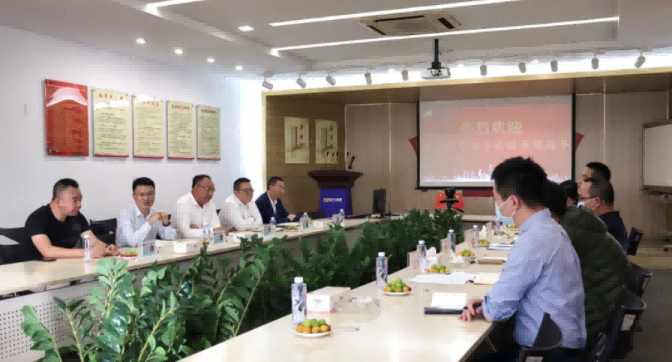 东莞市工信局与镇经发局领导莅临w66旗舰厅参观指导